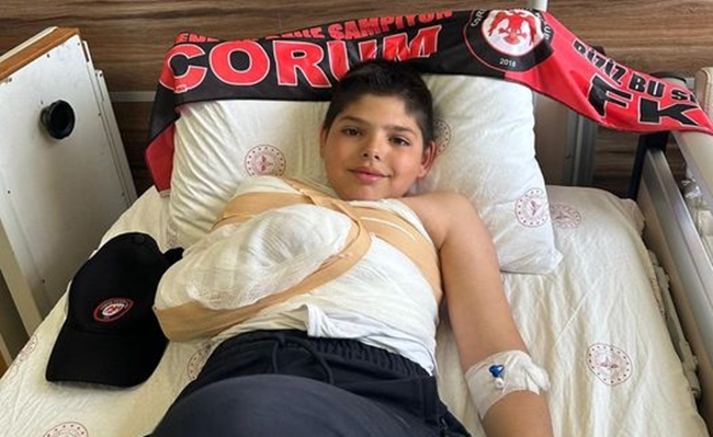 MAÃ‡A GÄ°TMEK Ä°STEYEN KÃœÃ‡ÃœK  TARAFTARA OTOMOBÄ°L Ã‡ARPTI