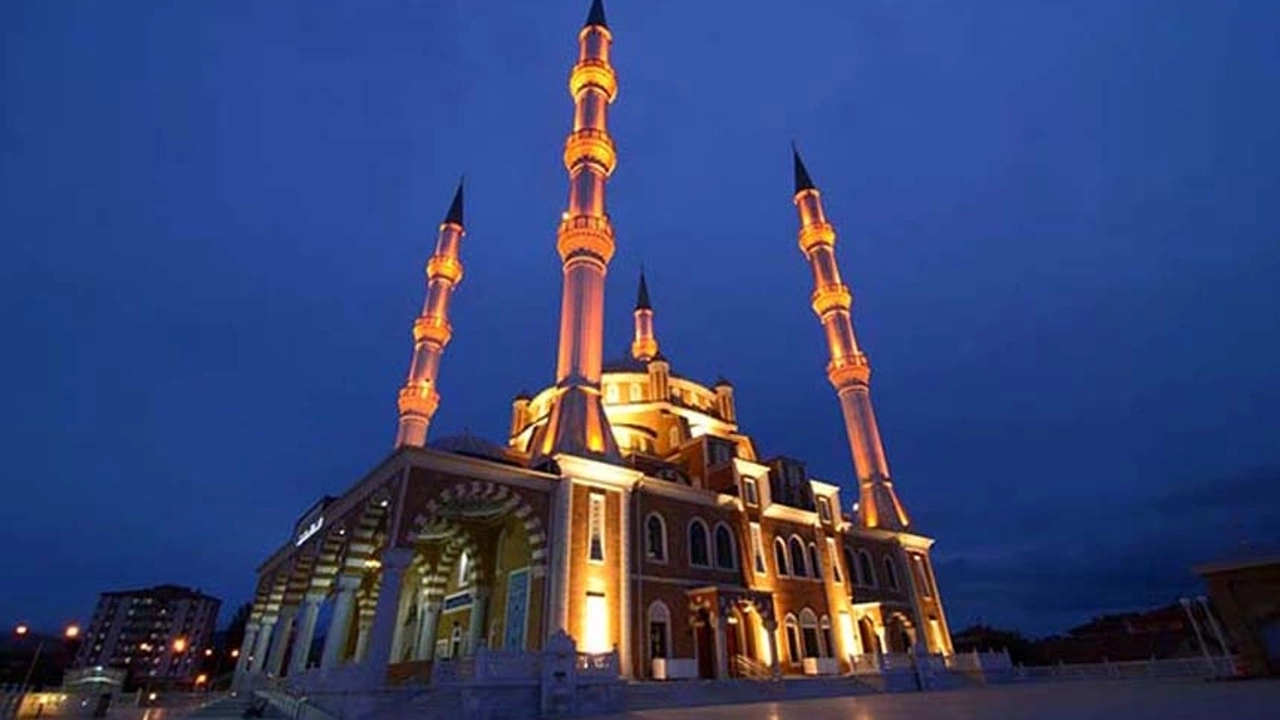 Ã‡ORUMâ€™DA BAYRAM NAMAZI: 05.47'DE KILINACAK