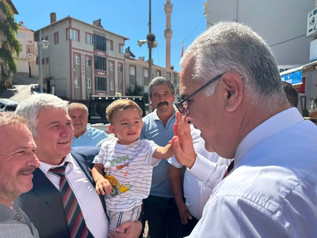AHLATCI,ÇORUM'UN İLÇELERİNDE GÖNÜLLERE DOKUNUYOR