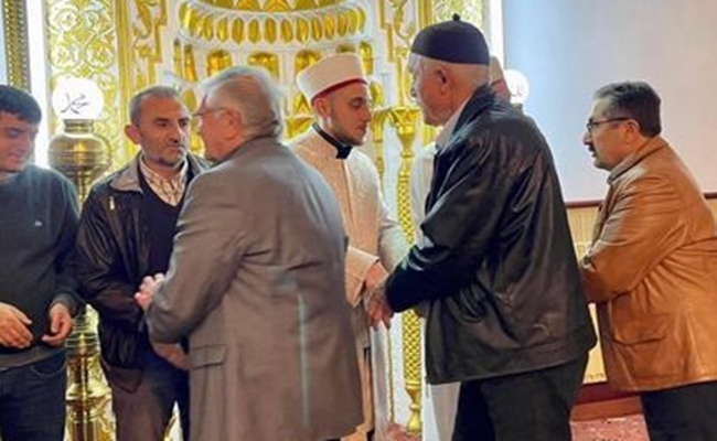 BAYRAM NAMAZINDA CAMÄ°LERE DOLDU TAÅžTI