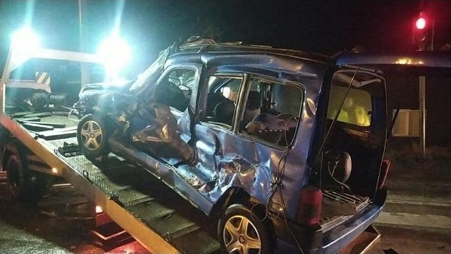 YOLCU OTOBÃœSÃœ Ä°LE  TÄ°CARÄ° ARAÃ‡ Ã‡ARPIÅžTI