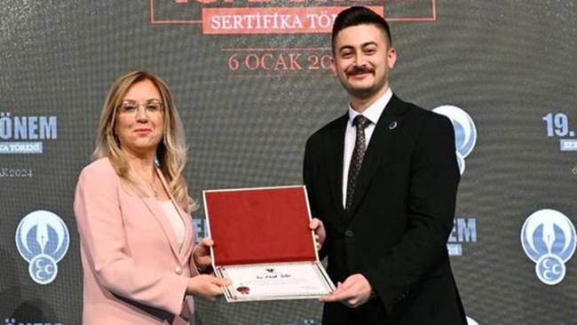 SÄ°YASET VE LÄ°DERLÄ°K OKULUâ€™NDAN MEZUN OLDU