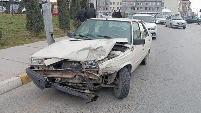 BÄ°NEVLER KAVÅžAÄžINDA KAZA!