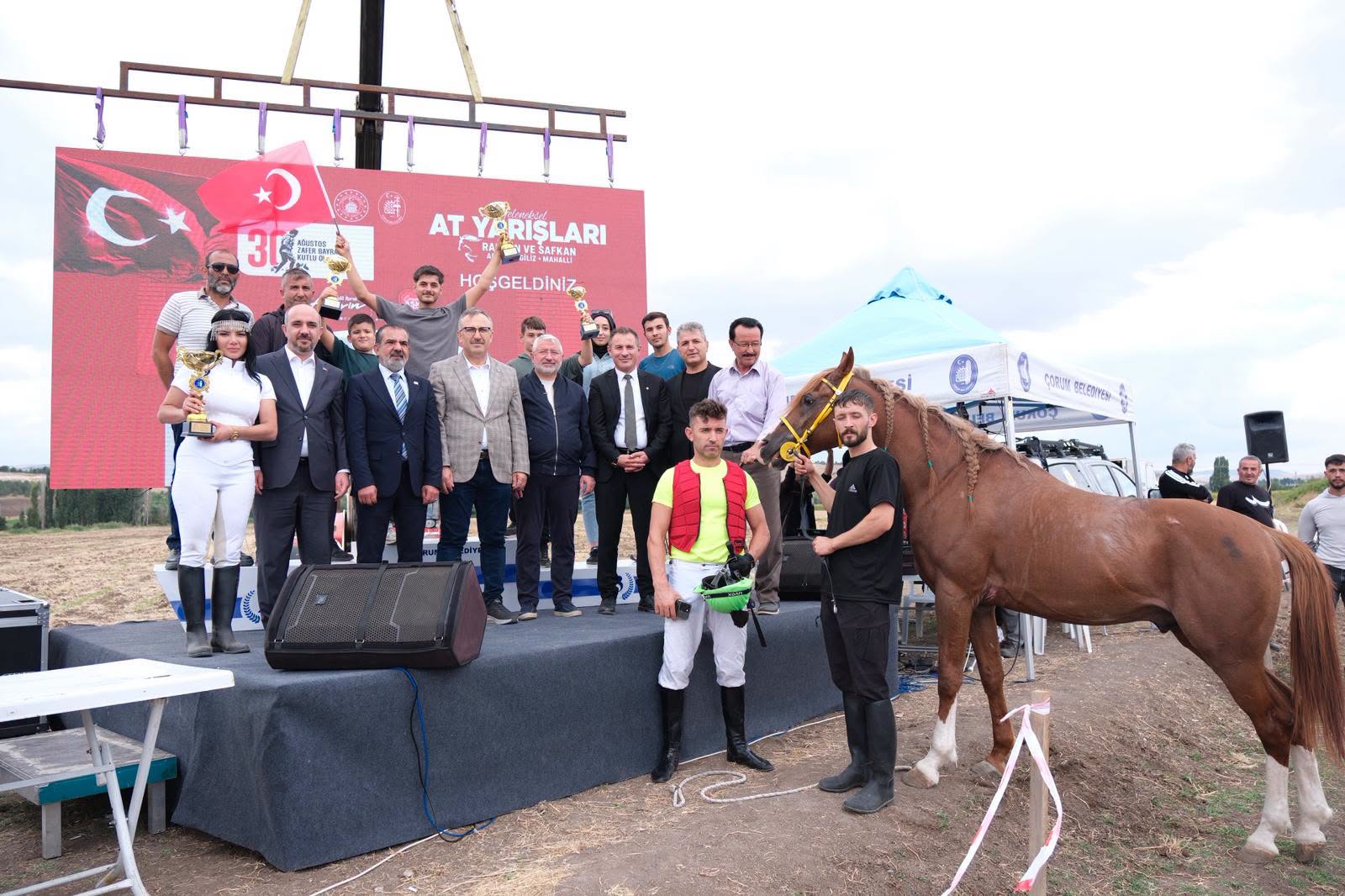 ÇORUM’DA ZAFER BAYRAMI’NA AT YARIŞLARI DAMGA VURDU