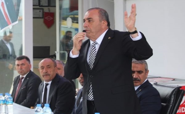 Ã‡ORUM Ä°Ã‡Ä°N MASAYA YUMRUÄžU VURMASINI  BÄ°LÄ°RÄ°M, HÄ°ZMET EDENÄ°N ELÄ°NÄ° Ã–PMESÄ°NÄ° DE!