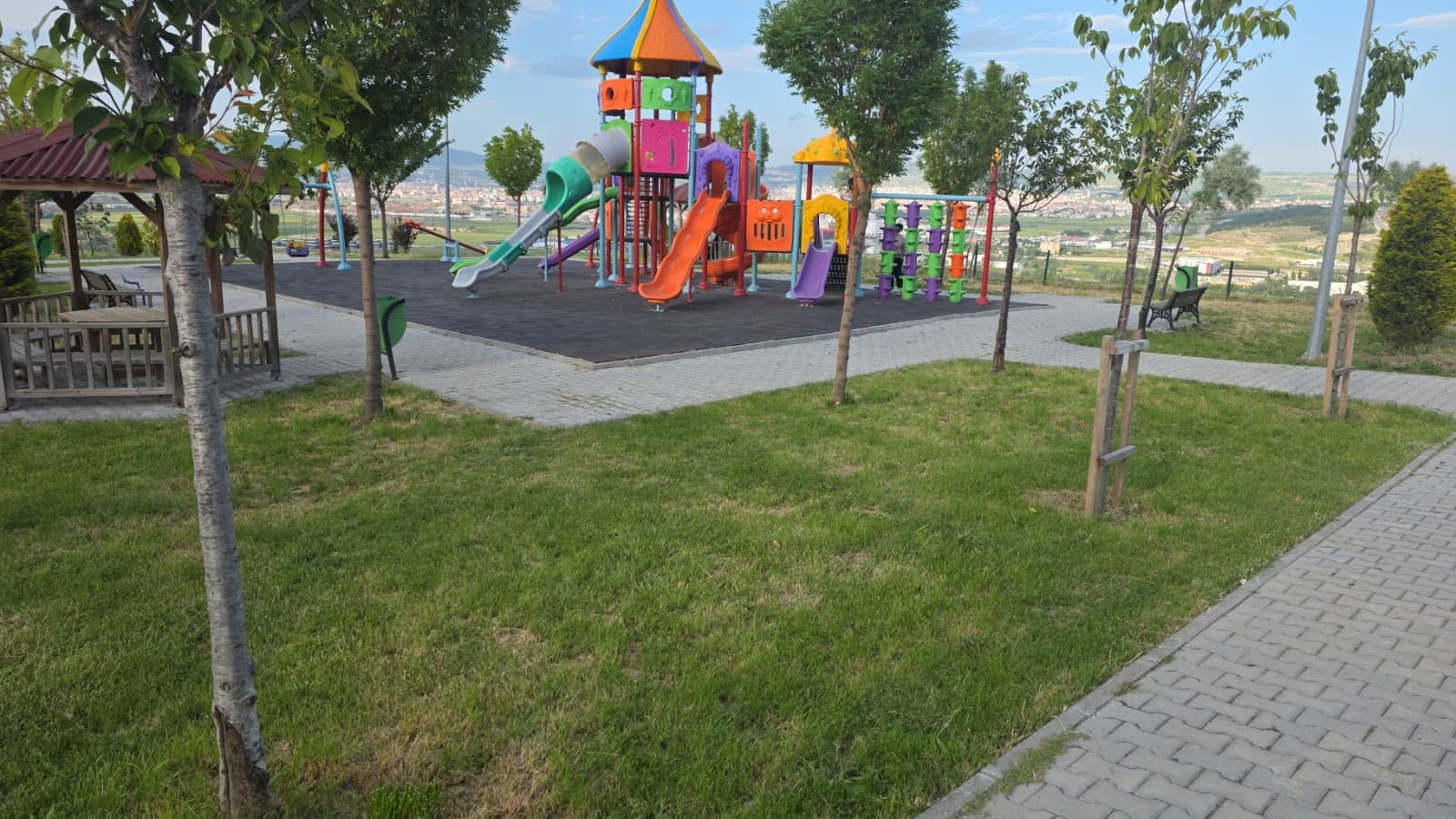 AKKENT’TE “HİZMET YOK” İDDİALARINA BELEDİYEDEN CEVAP